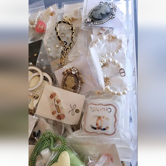 Accessories - Picture 3 of 7